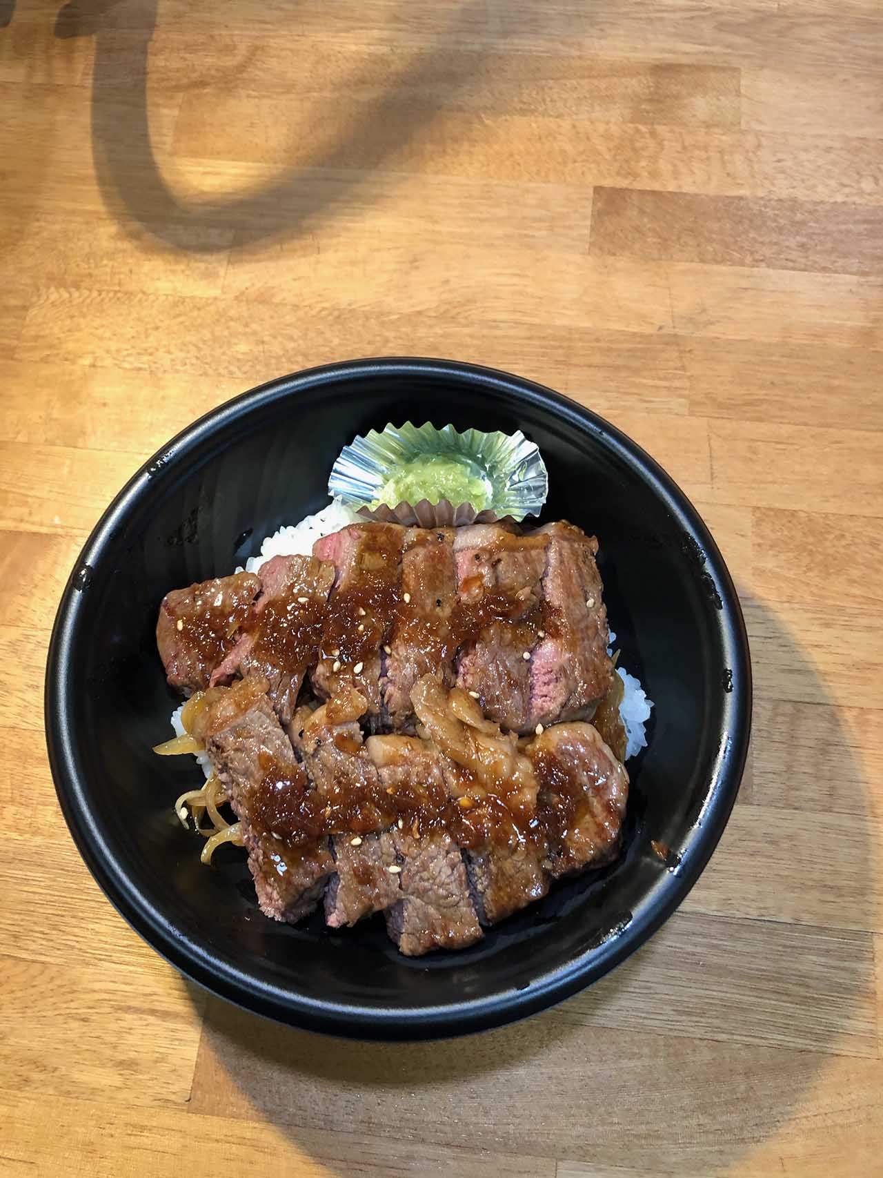 青森県産国産牛サーロインステーキ丼